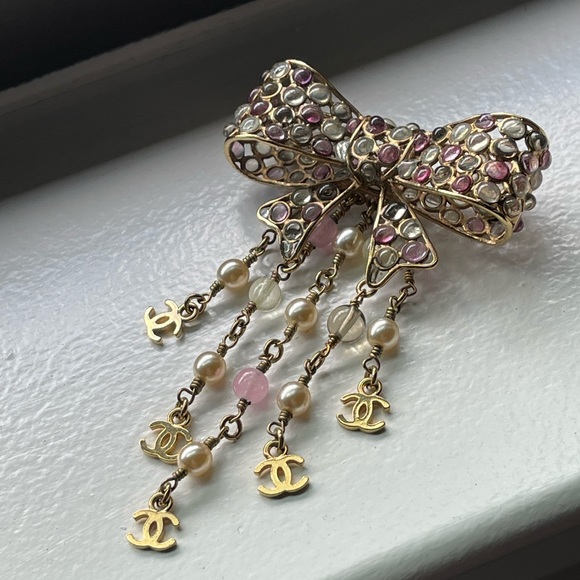 Vintage 2002 Chanel Gripoix Bow Brooch. - Picture 2 of 9